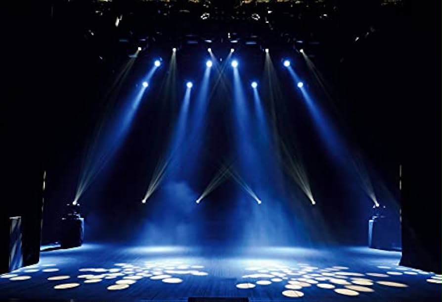 Iluminação azul com moving heads em palco
